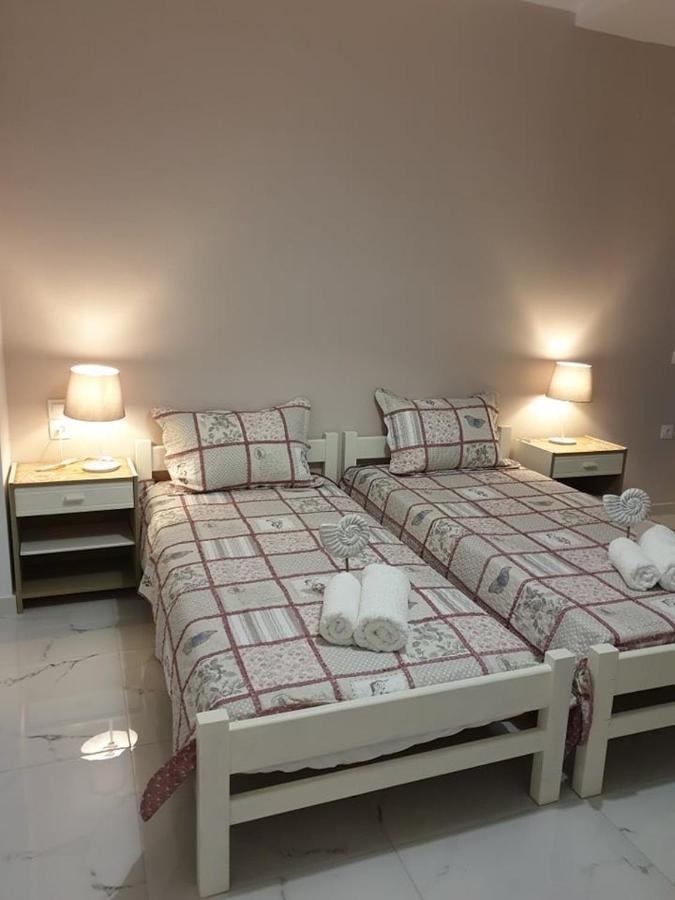 Eytyhias Yard Apartments In Poros Poros Town Exteriör bild
