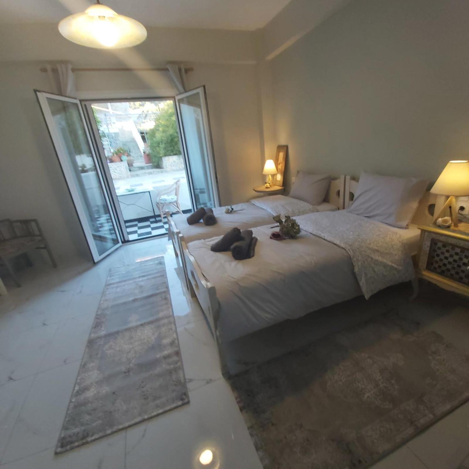 Eytyhias Yard Apartments In Poros Poros Town Exteriör bild