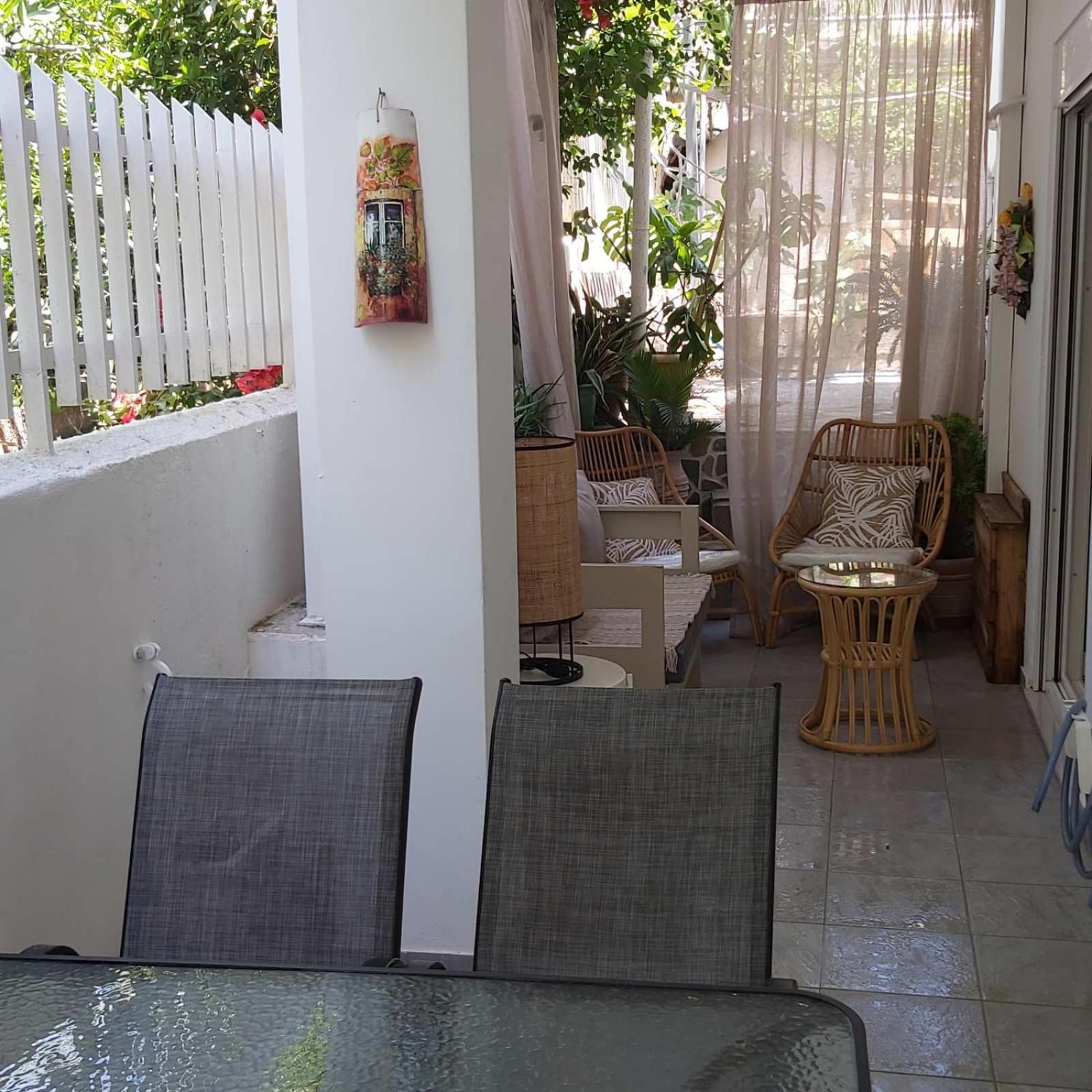 Eytyhias Yard Apartments In Poros Poros Town Exteriör bild